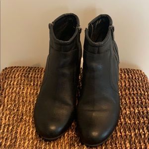 Kenneth Cole Reaction • Size 7.5• Black• Leather